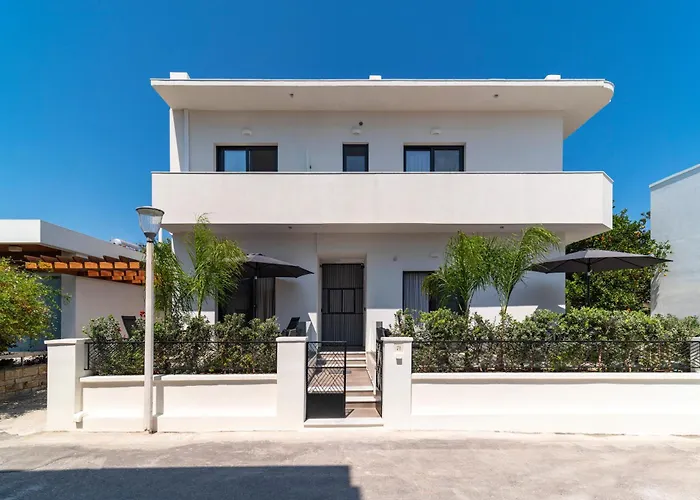 Lucian * עיר רודוס